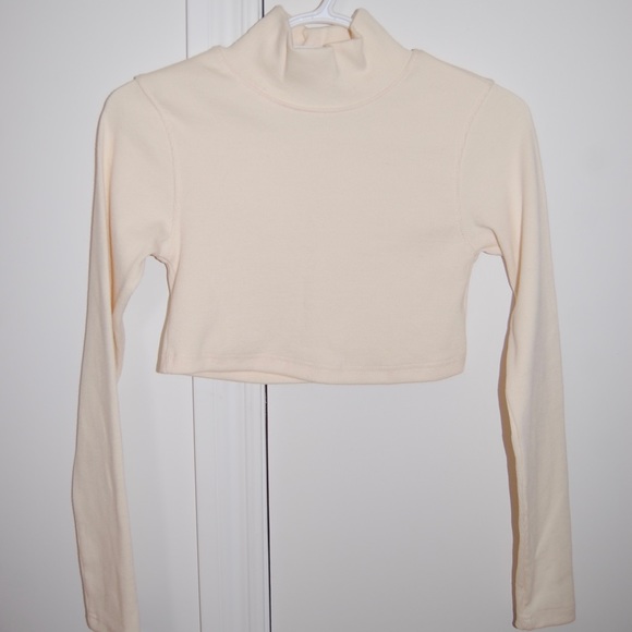 PrettyLittleThing Cropped Sweater - Picture 2 of 5